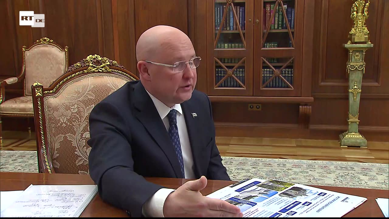 LIVE: Präsident Putin trifft Gouverneur von Sewastopol