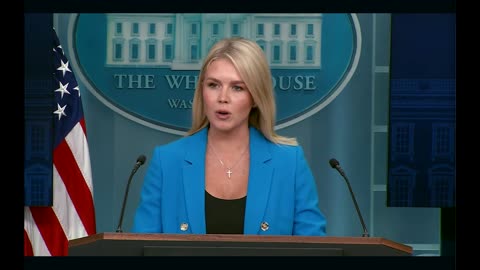 "What a STUPID question!" Karoline Leavitt Roasts Lamestream Media Troll