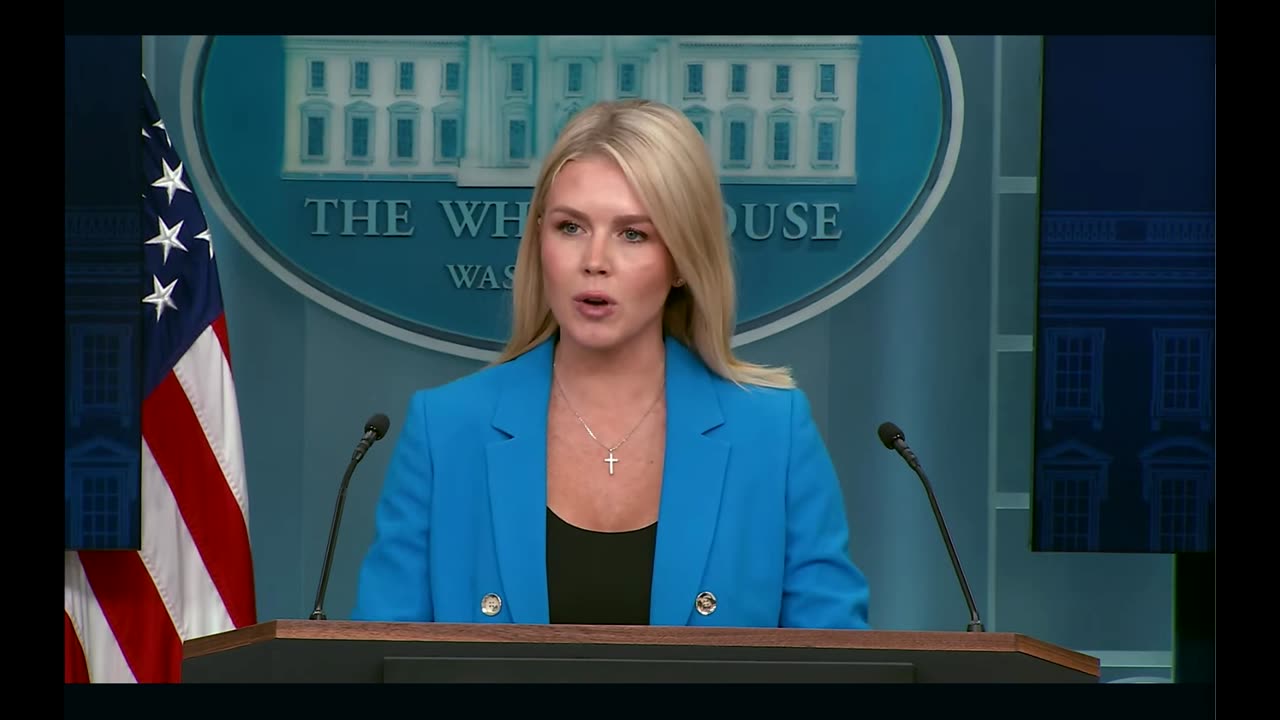 "What a STUPID question!" Karoline Leavitt Roasts Lamestream Media Troll