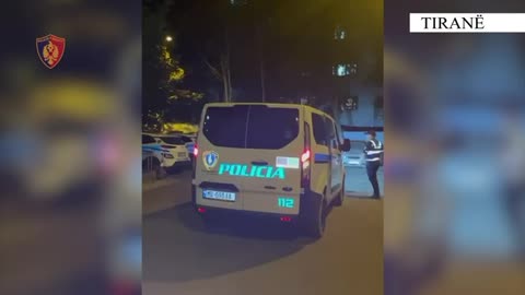Tiranë/ Hodhi mbeturina nga automjeti me të cilin lëvizte, ndëshkohet me 100 000 lekë gjobë Kozaku