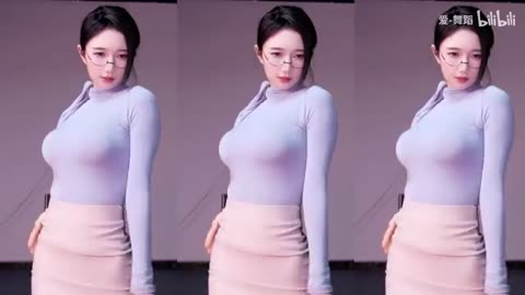 Hot Dance with a Snakelike Waist – Sensual & Flexible Moves