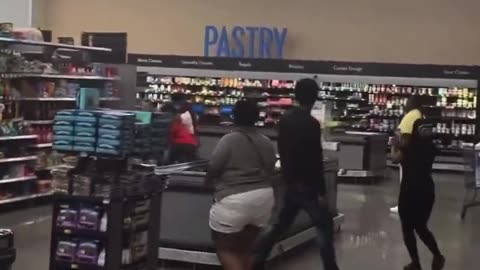 Why pay for PPV fights when you can just go to Walmart 🤣