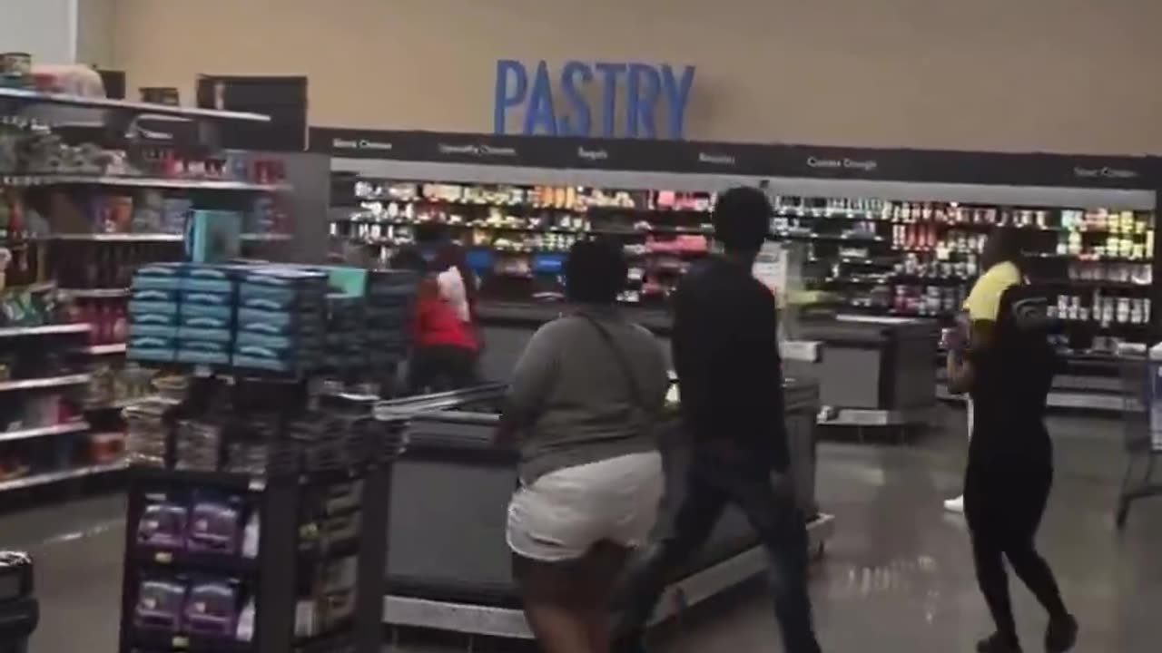 Why pay for PPV fights when you can just go to Walmart 🤣