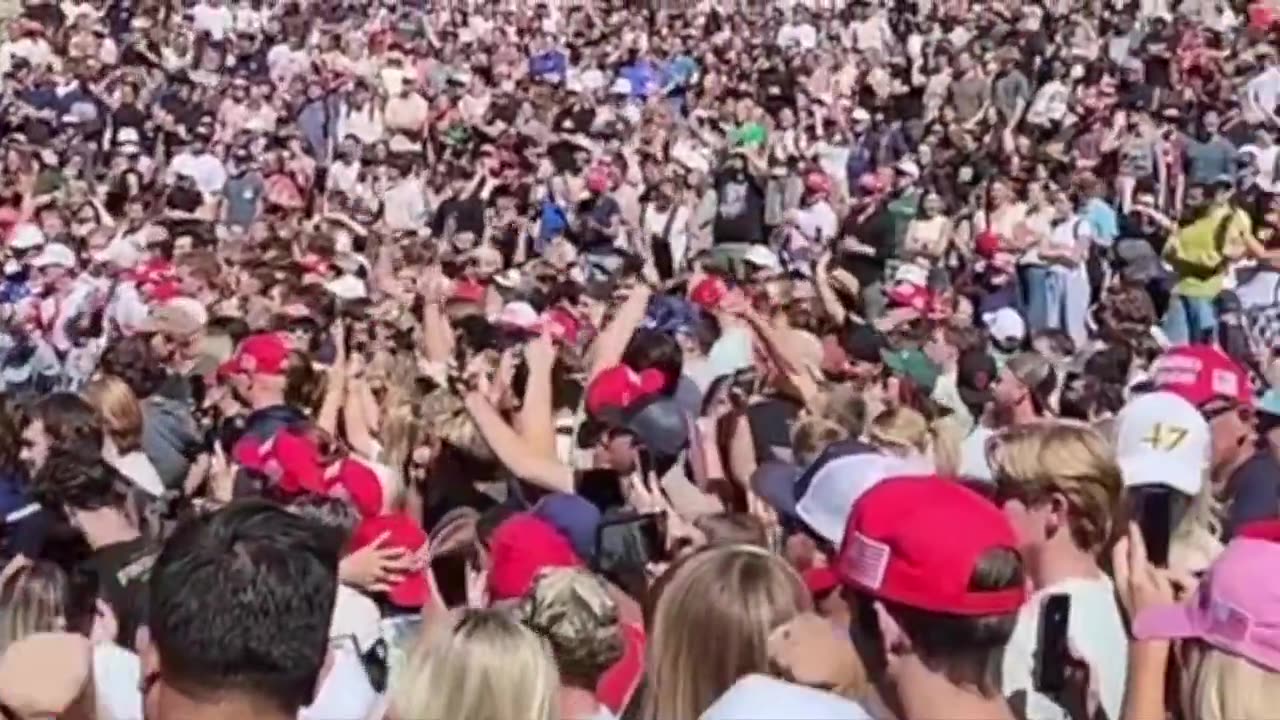 Charlie Kirk turns to his left and calls out 5 people saying they are scared!