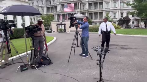 Secret Service has just locked down the White House's front lawn