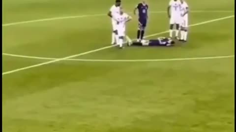 Emergency! We need medical help on the field immediately!