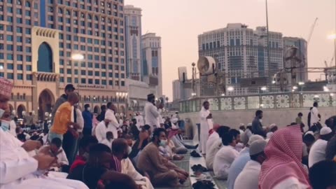 Погружение в древний ритуал: бег между холмами Сафа и Марва!