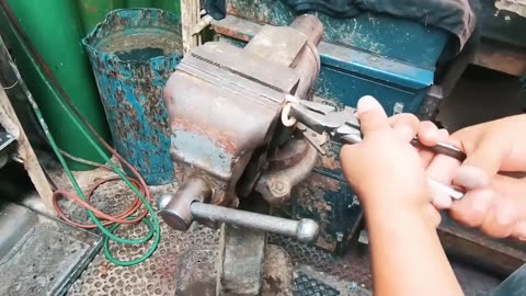 Making a 1 Kilo Gold Cuban Link Chain - This Process is Insane!