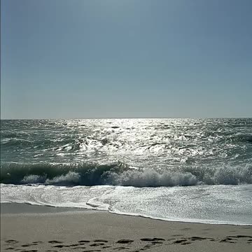 Relaxation video waves from the ocean