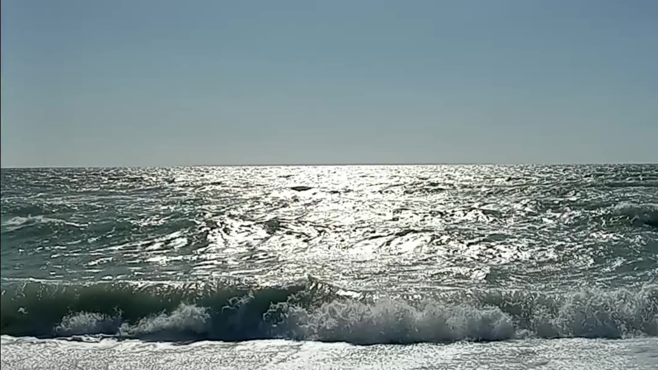 Relaxation video waves from the ocean