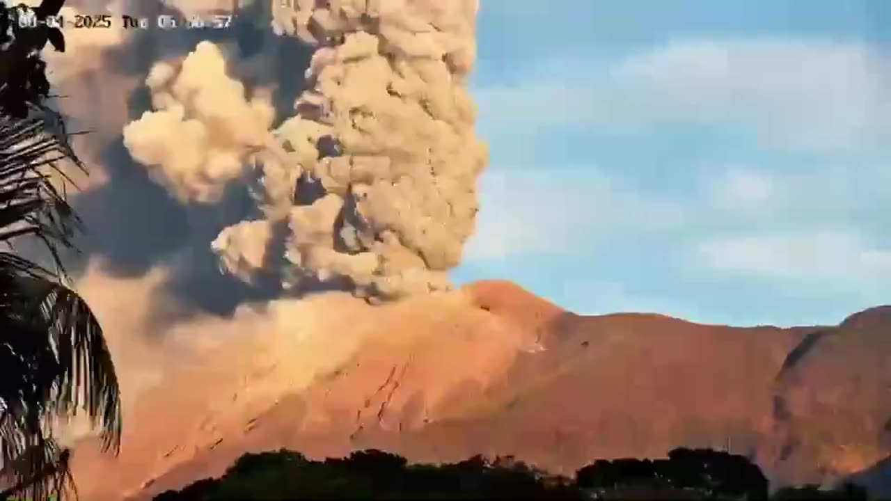 Time lapse of the Kanlaon Volcano eruption in Negros Oriental April 7, 2025