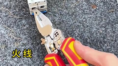 厉害的水电工和工具 #水电工 #电工接线 #实用小技巧 #高性能实用工具 #好工具