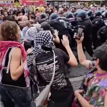 “German police violently attack protesters who were standing in solidarity with Palestine “