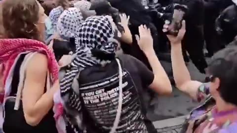 “German police violently attack protesters who were standing in solidarity with Palestine “