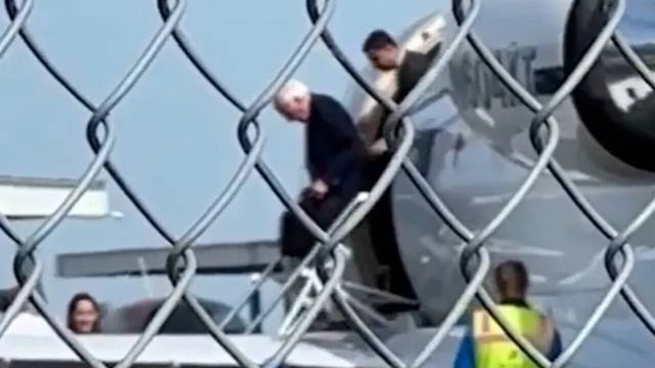 Bernie "Climate Hero" Sanders Says He Won't Stop Flying in Private Jet