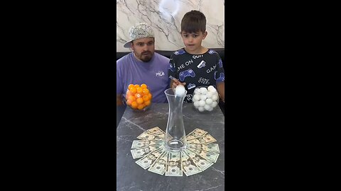 Summer vacation parent-child game, father and son street "money" ability duel