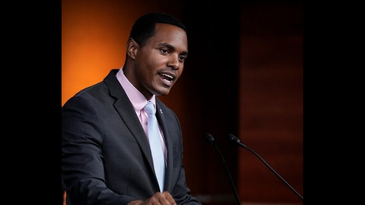 Dem Vows to Probe Qatar, Trump's 'Flying Grift'