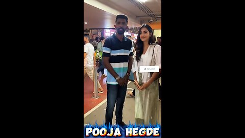 Bollywood Actress Pooja Hegde With Fan's 🥰