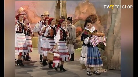 Ansamblul VATRA din Stei, Bihor - Obiceiul batutului vetrei la casa noua - Mamaia 2003