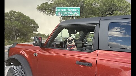 Maeby & Daddy find Area 51