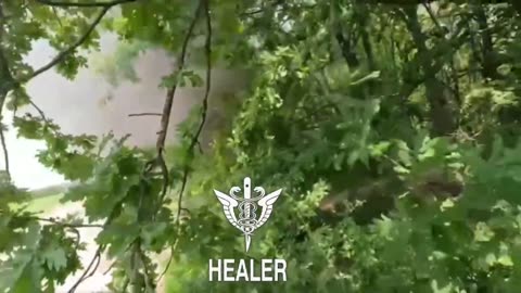 💥🎯 Russian soldiers filmed the moment a Darts FPV drone hit their position!