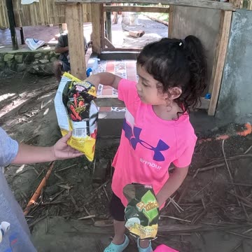 My Daughter Tries Ghost Pepper Cheezy Corn Crunch! 🌶️ | Snack Time at the Farm 🇵🇭