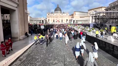 Faithful start queuing at dawn to view Pope Francis' body