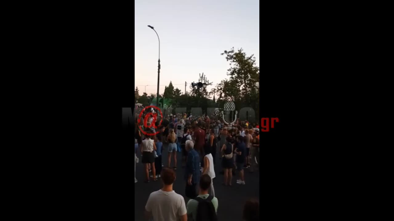 makeleio.gr - To ΜΑΚΕΛΕΙΟ στην Πλ. Συντάγματος pt1