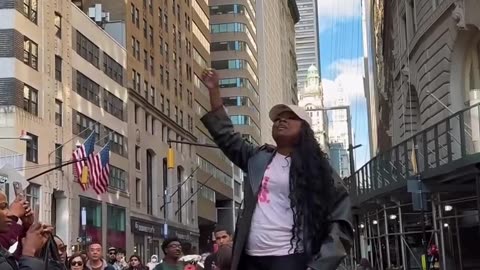 Foreigner confronts New Yorkers 😱