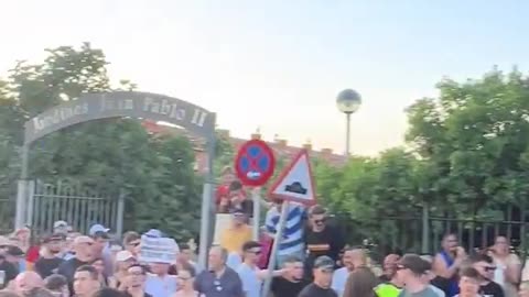 A fake asylum seeker abuses a 14 year old Spanish girl, and Spanish patriots try to storm