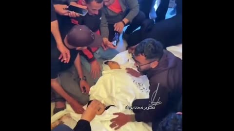 Mi dispiace, ma devo mostrarvi quello che lo stato terrorista di Israele sta facendo ai bambini.