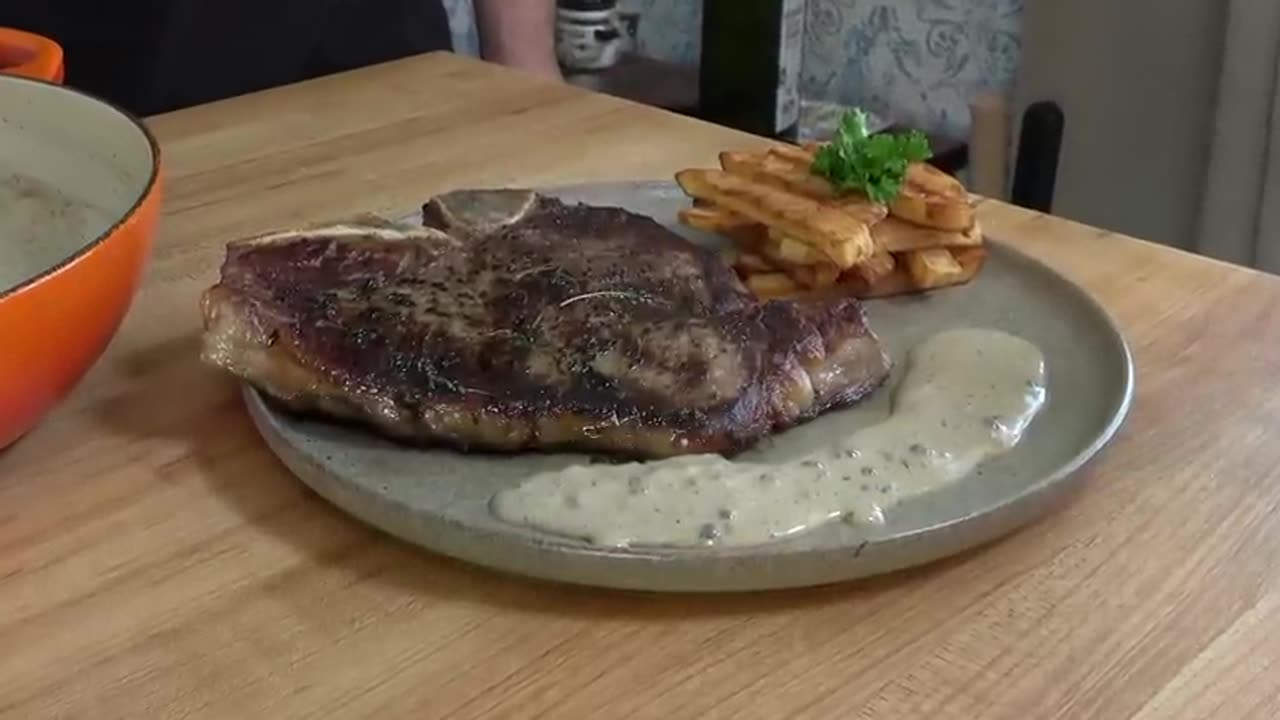 Steak Frites | Homemade Sauce au Poivre