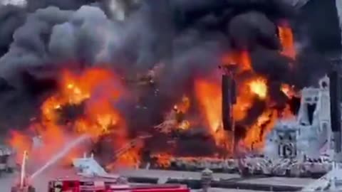 El escenario principal de Tomorrowland se incendia