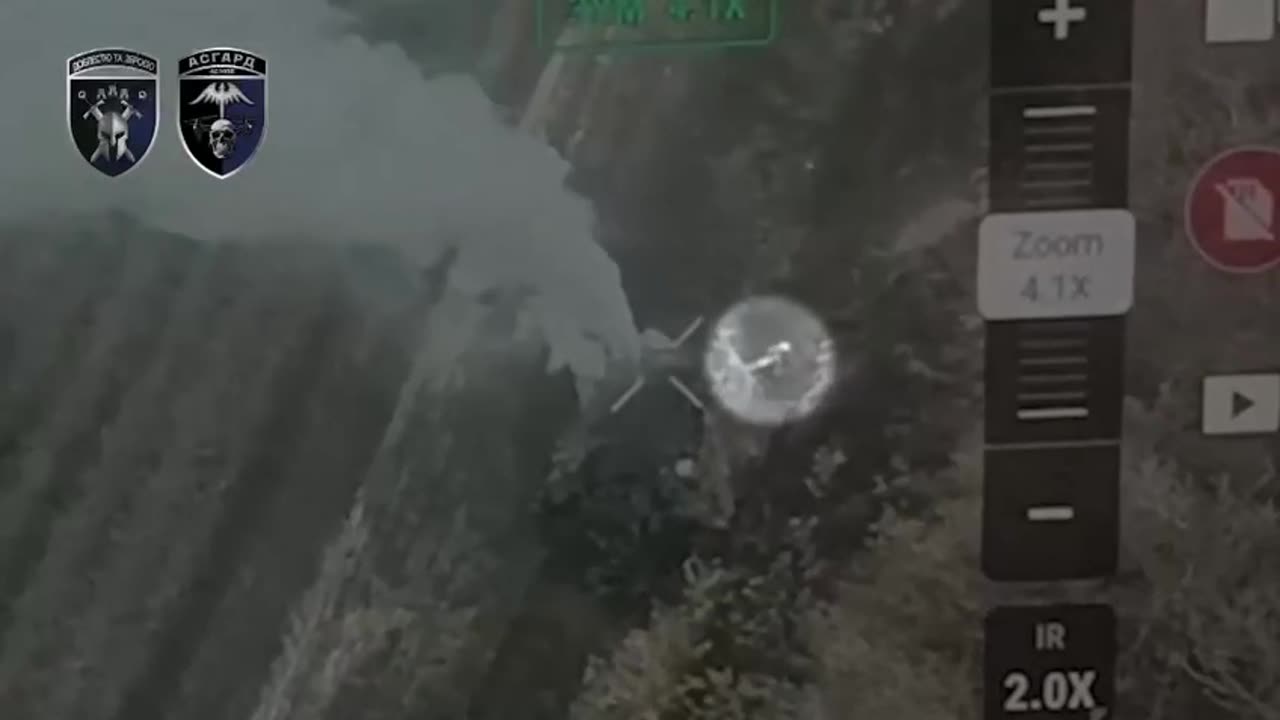 💥 Rare footage of the use of enemy equipment by mechanized assaults.