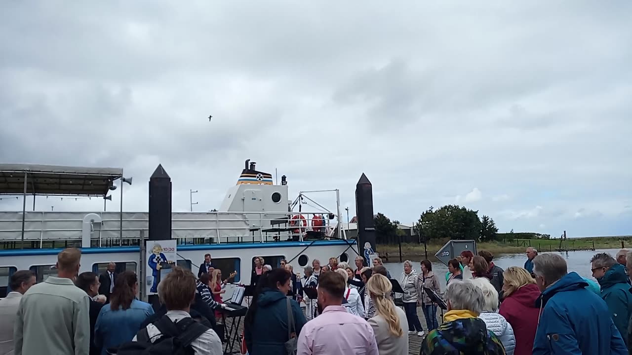 Shanty - Chor "Hafenperlen" aus Nordenham in Fedderwardersiel