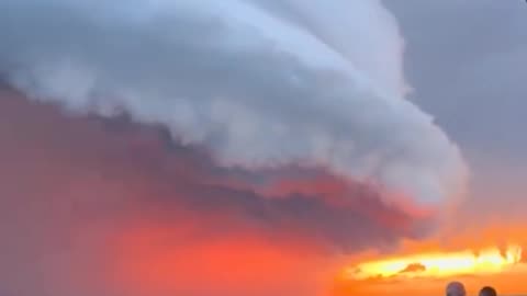 🚨 MASSIVE SUPERCELL ERUPTS OVER SOUTH DAKOTA