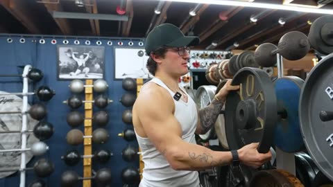 $1 vs $10,000,000 Gym!