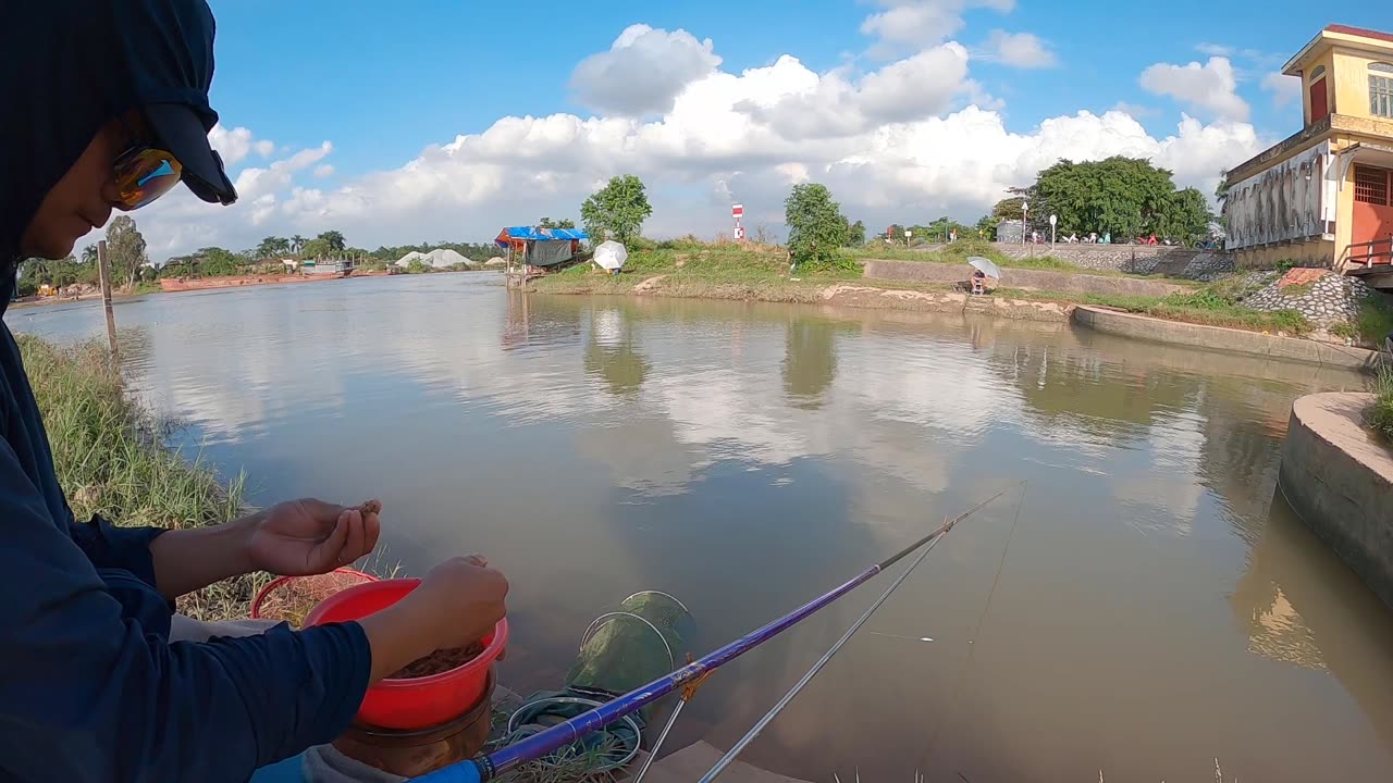 Vlog Perfecting Perch Fishing on the Riverside