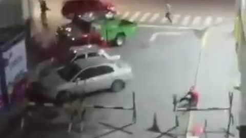 ❗️🇻🇪 BREAKING: Gunfire at the Presidential Palace in Caracas 1/5/26