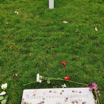 FAMOUS GRAVES - VOL. 635: RFK