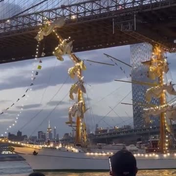 Mexican ship crashes into NYC bridge