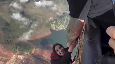 Skydiving on girl 🤓