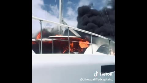 🚢Crazy Captain wants to go down with his Ship !!! 🚢 #captain #yacht #boatsinking #fyp