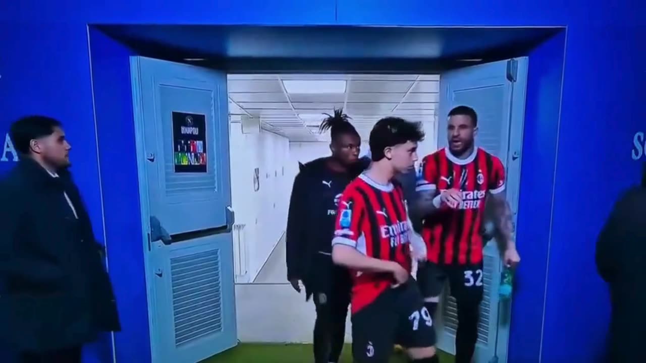 Walker to Felix "PASS THE BALL WE ARE NOT MESSI"😳
