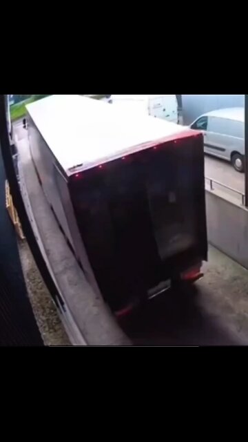 Truck mishap sparks debate: Loader or Driver at fault? #truckmishap #loader #driver #japd