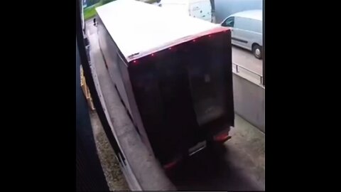 Truck mishap sparks debate: Loader or Driver at fault? #truckmishap #loader #driver #japd