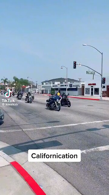 Bikers are on their way to LA! This is going to be interesting!🧐🇺🇸