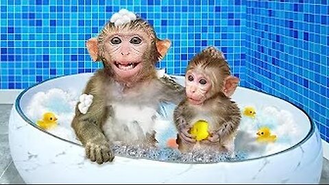 KiKi Monkey helps mom take a bath for Naughty Baby - One day take care of baby