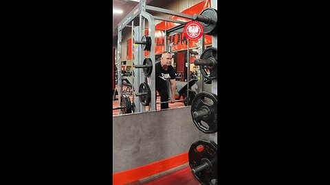 🏋️ “Back Attack” – Carnivore Bar Row Power 🥩🔥