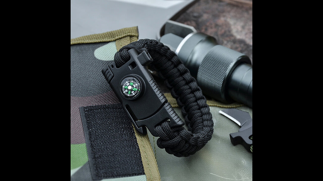 Paracord Survival Bracelet - A Survival Toolbox That You Can Wear on Your Wrist